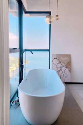 Bathtub with Seaview, 8pax, Urban Suites - 5km to Komtar